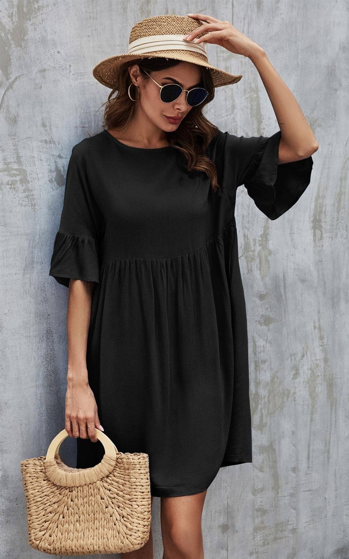 Abito grembiule oversize con maniche arricciate in nero