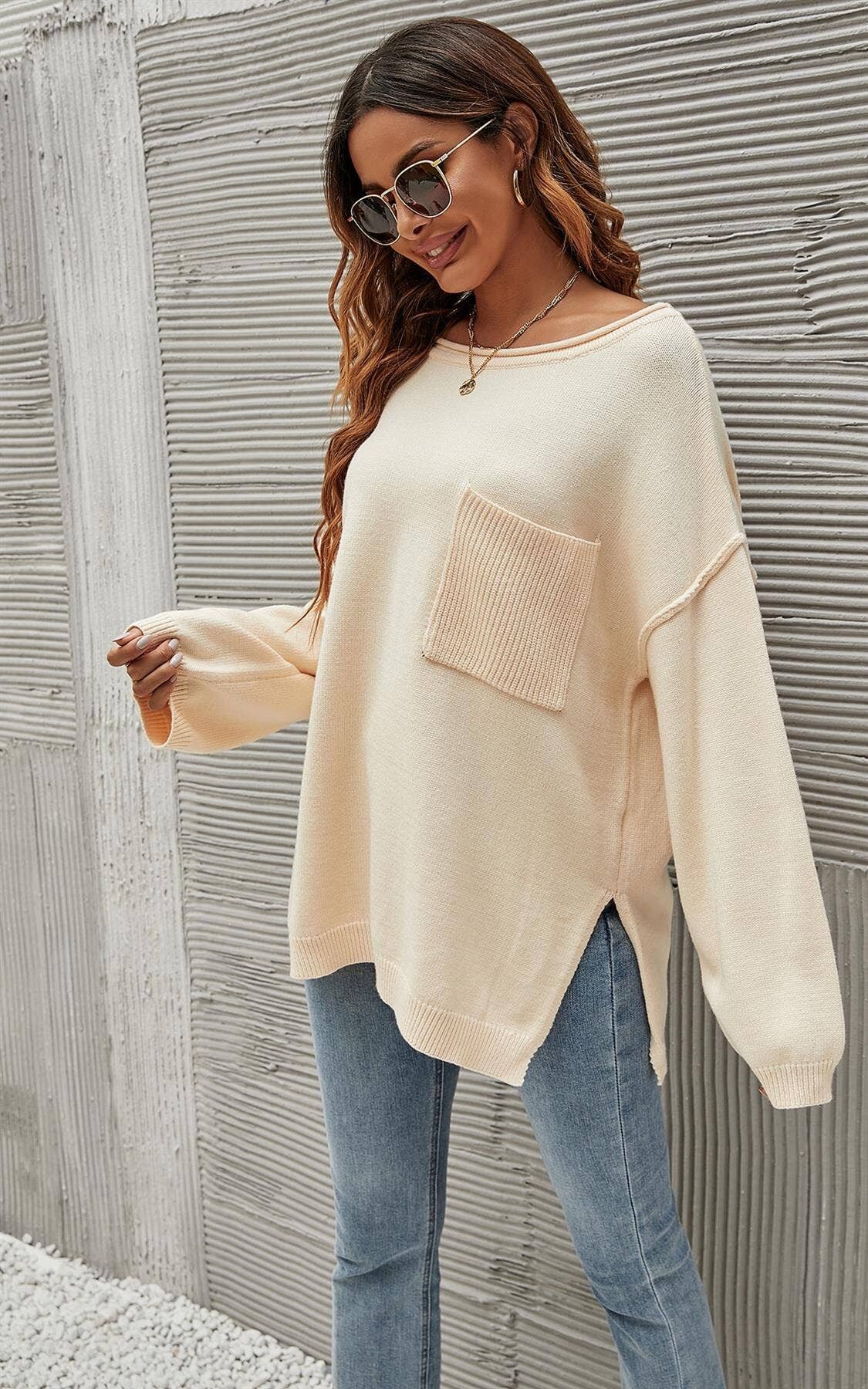 Top in maglia oversize in maglia beige con tasche laterali e tasche