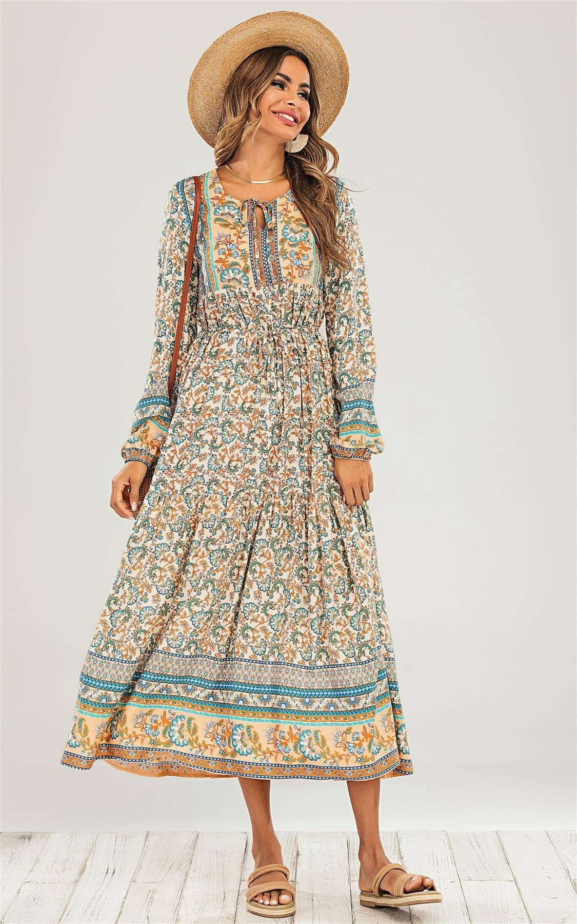 Gesmoktes Midikleid mit gemischtem Blumendruck in Blau und Mint