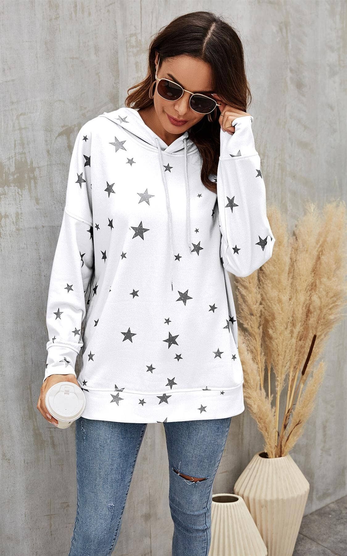 Felpa con cappuccio stampa stelle in bianco