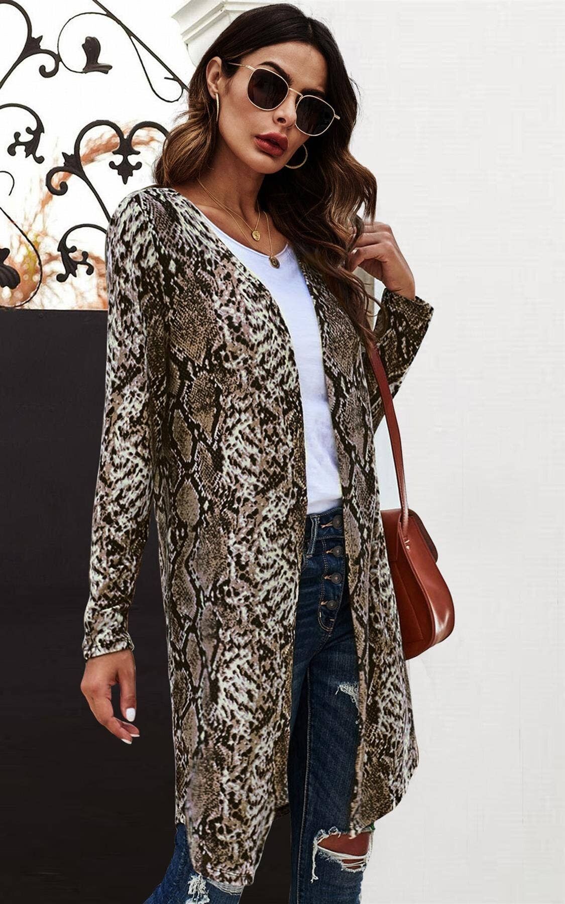 Cardigan in jersey lungo con stampa serpente color talpa e nero