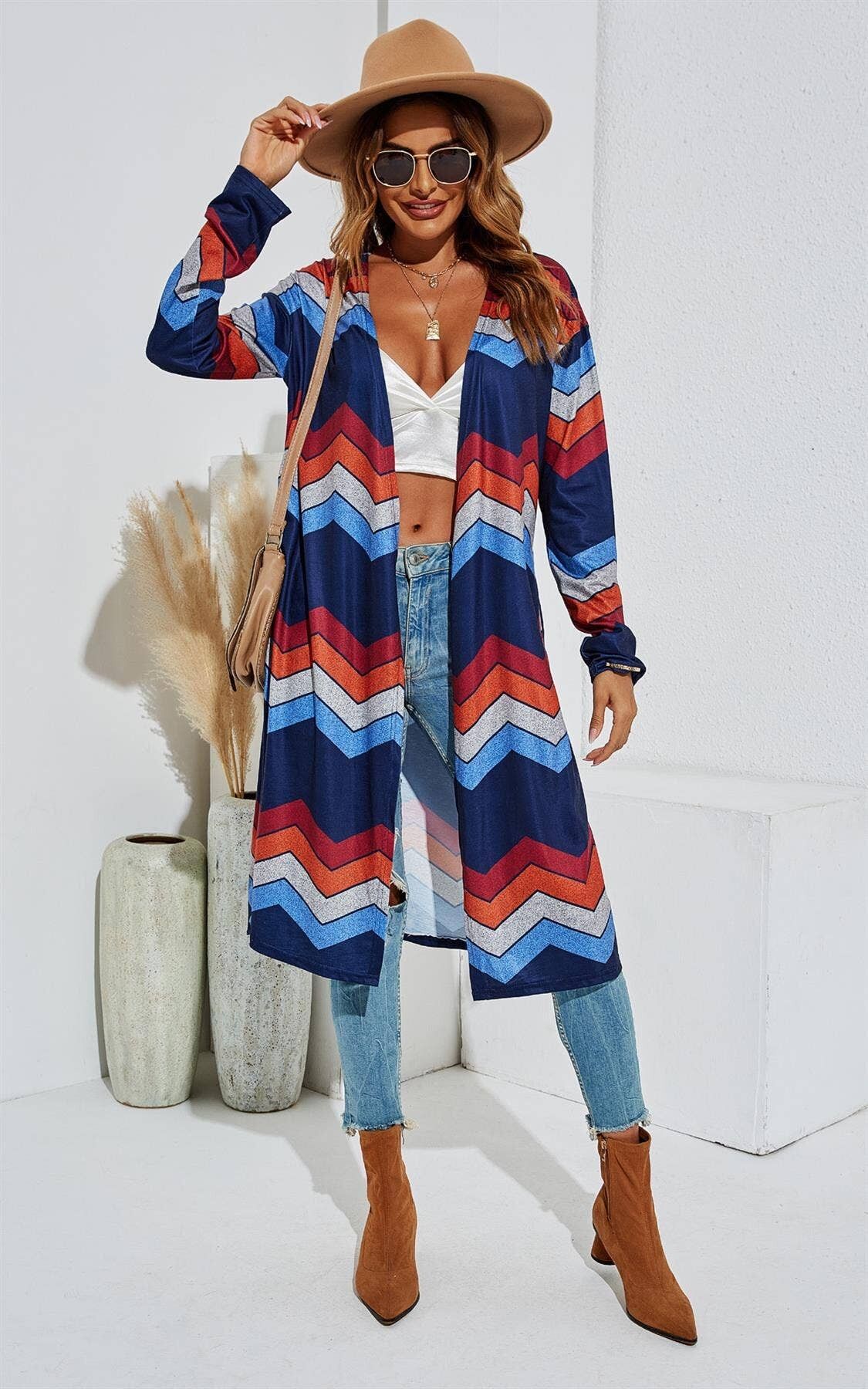 Cardigan in jersey a righe bianco, arancione e rosso in blu navy