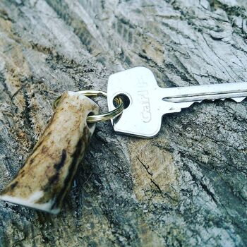 Porte-clés en bois de cerf naturel 3
