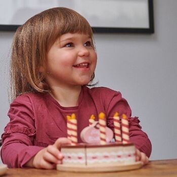 Gâteau d'anniversaire feuille tendre en bois au chocolat 2