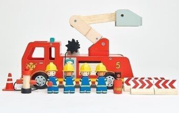 Ensemble de véhicules en bois avec feuille d'appel d'offres de pompiers 3