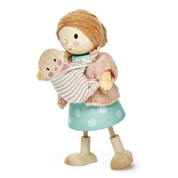 Mme Goodwood et le personnage de la maison de poupées en bois Tender Leaf 1