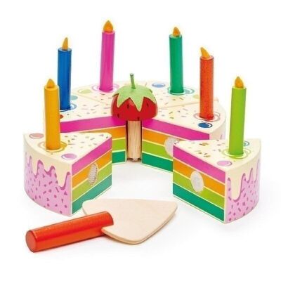 Torta di compleanno in legno con foglia tenera arcobaleno