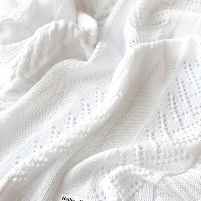 White knitted blanket