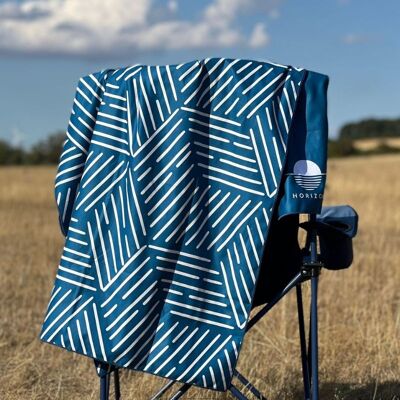 Grande serviette bleue à séchage rapide compacte 100 % recyclée pour le yoga, la natation, le camping, la plage