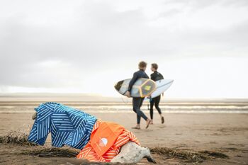 Grande serviette bleue à séchage rapide compacte 100 % recyclée pour le yoga, la natation, le camping, la plage 3