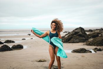 Ocean Teal - Grande serviette de plage 100 % recyclée à séchage rapide 1