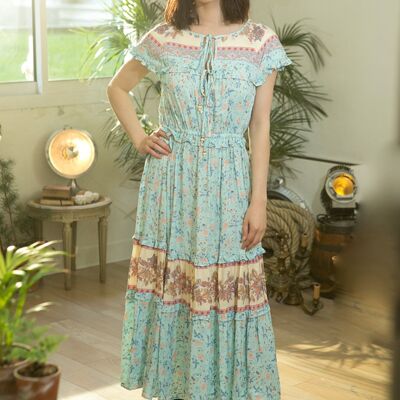 Long light blue dress, tied with bohemian print, fitted at the waist with cap sleeve