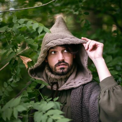 Capuche magique tricotée à la main couleur avoine laine végétalienne chapeau de sorcière magicien druide mystique médiéval
