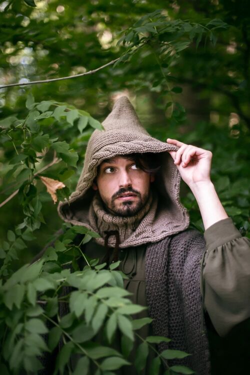 Capucha mágica tejida a mano sombrero de bruja de lana vegana color avena mago druida místico medieval