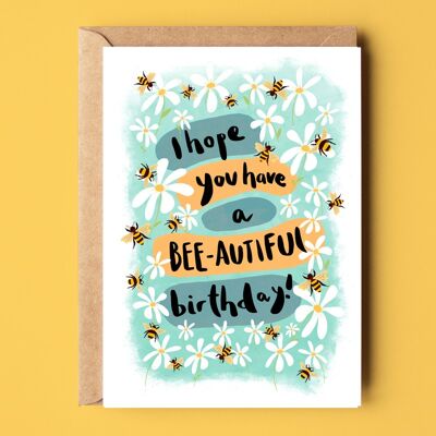 Tenga una tarjeta reciclada de cumpleaños de abeja