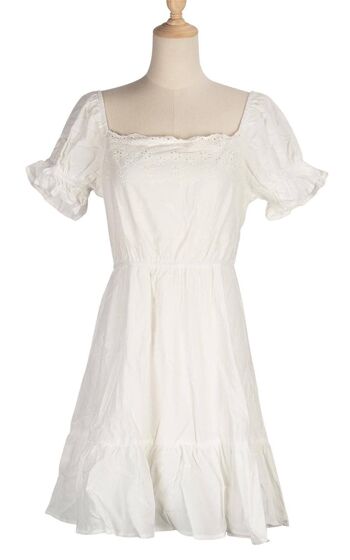 Broderie Anglaise Robe d'été à volants en blanc 2