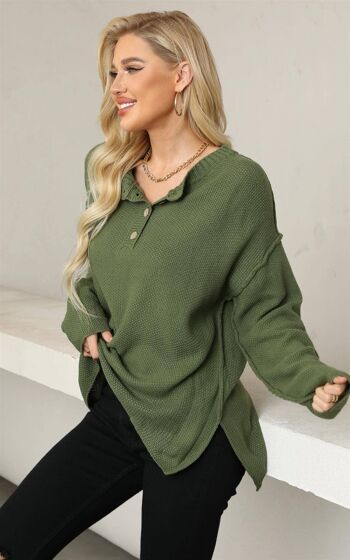 Pull à col rond et détail boutonné en vert olive 3