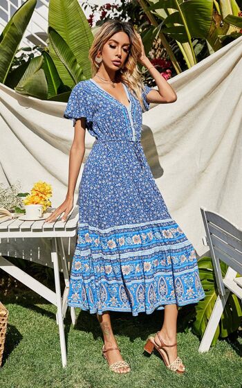 Robe mi-longue à imprimé floral en bleu 2