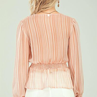 Blusa transparente de manga larga con cuello en V en rosa