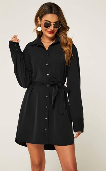 Mini-robe chemise oversize arrondie fendue sur le côté en noir 2