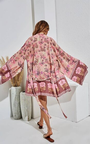 Kimono décontracté violet et rose à imprimé floral et feuille d'or 4