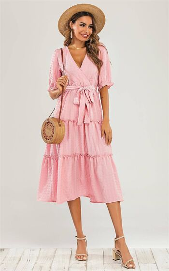 Superbe robe mi-longue rose à volants 1