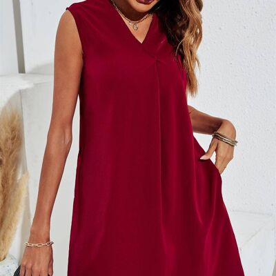 Mini robe smockée à col en V et épaules dénudées en rouge vin