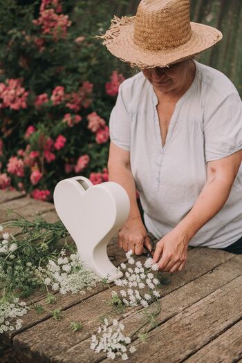 Vase coeur en céramique blanc fait main 3