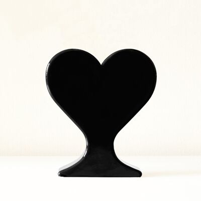 Jarrón corazón de cerámica hecho a mano de color negro