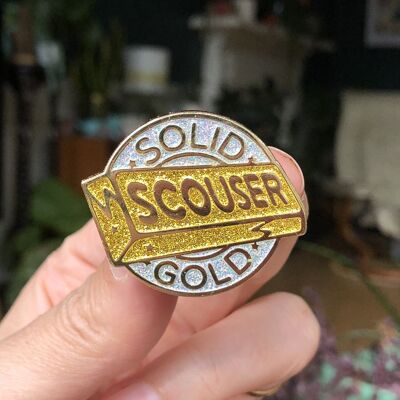 Scouse Spilla smaltata "Solid Gold Scouser".