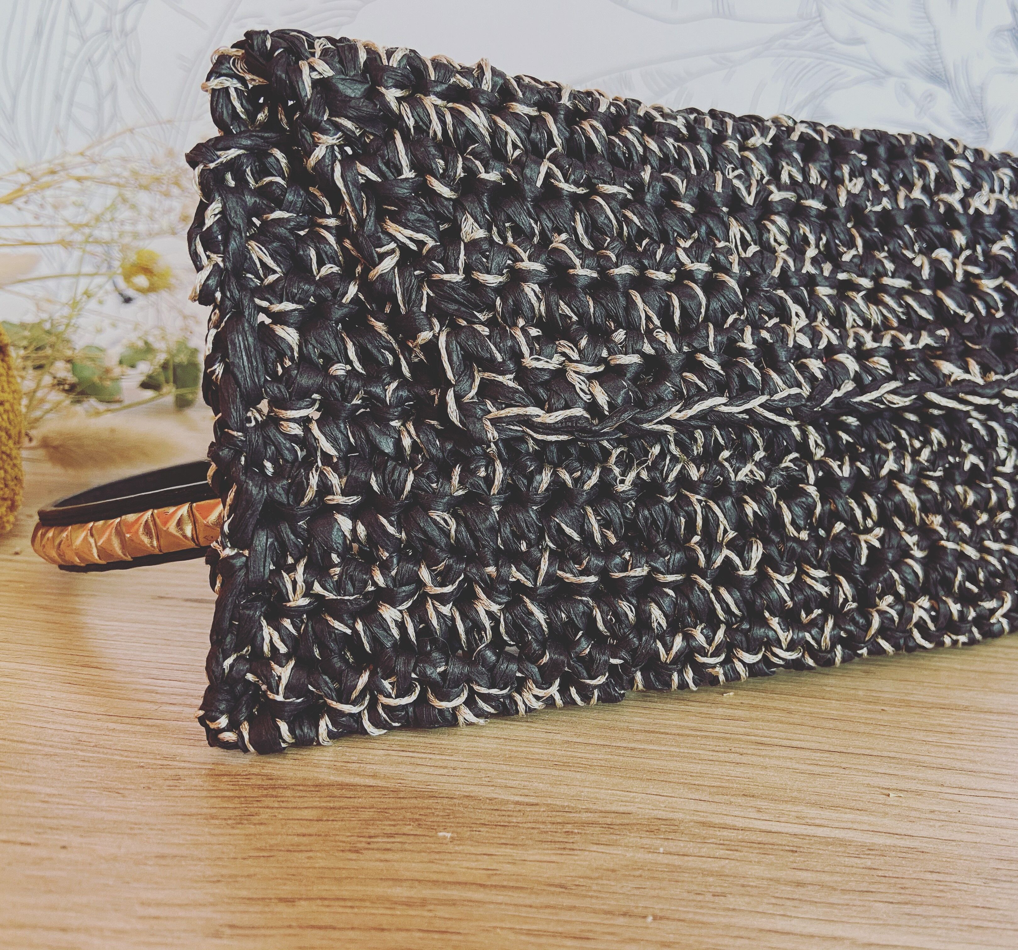 Sac femme banane raphia Noir et Or-Pochette téléphone pour les vacances