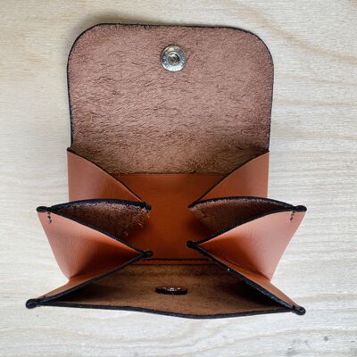 Flat leather purse