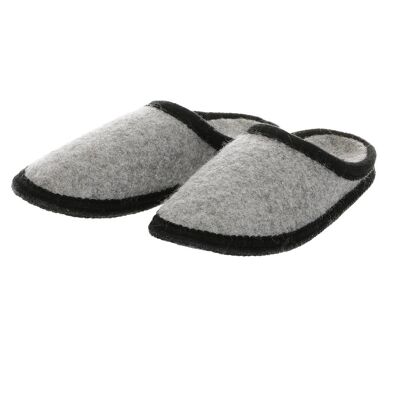 Bacinas slippers with gray color accent and black sole