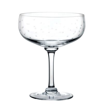 Un set di quattro bicchieri da cocktail in cristallo con design a stelle