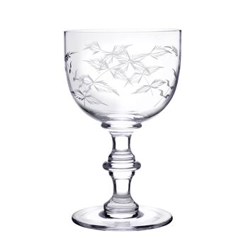 Un ensemble de quatre verres à vin en cristal avec motif de fougère 2