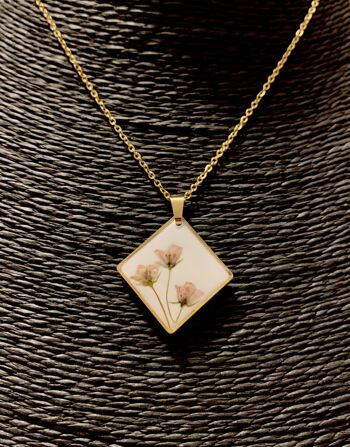 Collier fleur séchée résine mini Tulipes, pendentif hexagone doré 4