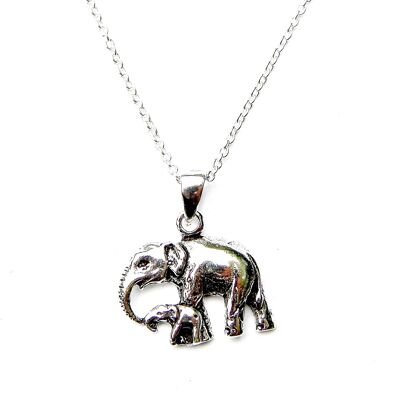 Hermoso collar de elefante y ternera