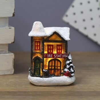 Maison illuminée par LED décorée de NOËL Caserne de pompiers 2