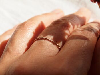Anneau twist, anneau empilable texturé en corde, anneau mince fait à la main, anneau rempli d’or rose, anneau empilable en or rose 6