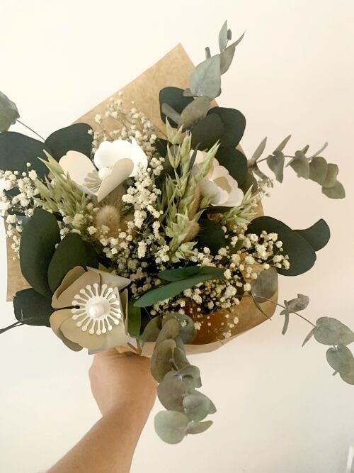 Bouquet de fleurs en papier avec d'herbes séchées ( 3 fleurs en papier)