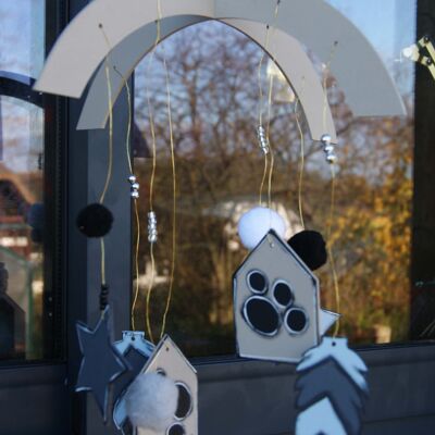Mobile cats and pompoms - Home decoration