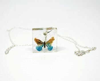 Pendentif carré avec papillon - Bijoux 1