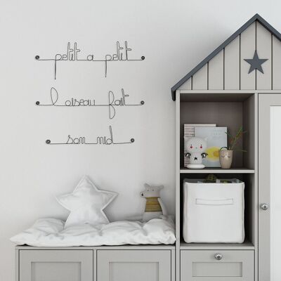 Metal Wall Decoration - Child / Baby Room - Quote "Little by little, the bird makes its nest" - Birth Gift