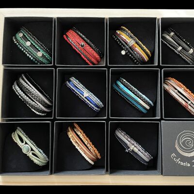 Présenter des bracelets combinés colorés pour femmes
