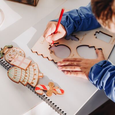 Imagier à dessiner de Noël en bois et ses 5 ornements de Noël