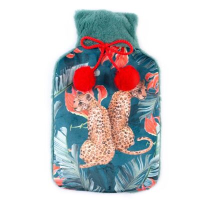 Hot water bottle in bilamellated rubber with cover in polyester bag with Exotic decoration lt 2. Maximum water temperature 50 ° degrees. Filling capacity no more than 2/3 of its capacity.
