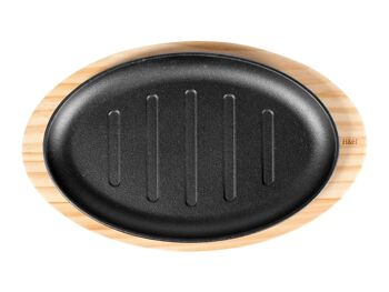 Gril ovale en fonte avec plateau en bois 16x22 cm. Composé de : grille 26x16x2,5 cm h ; plateau cm 31x19x2 h 5