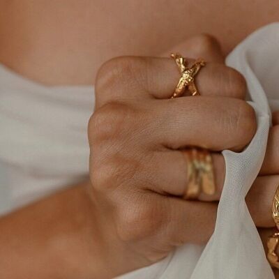 Cross modeled brass ring gilded with fine gold