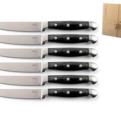 Set 6 coltelli Montana con lama in acciaio inox e manico rivettato in legno naturale. Misure del coltello base 2 cm, altezza 2 cm ,profondità 24 cm. Peso 0,110 gr.