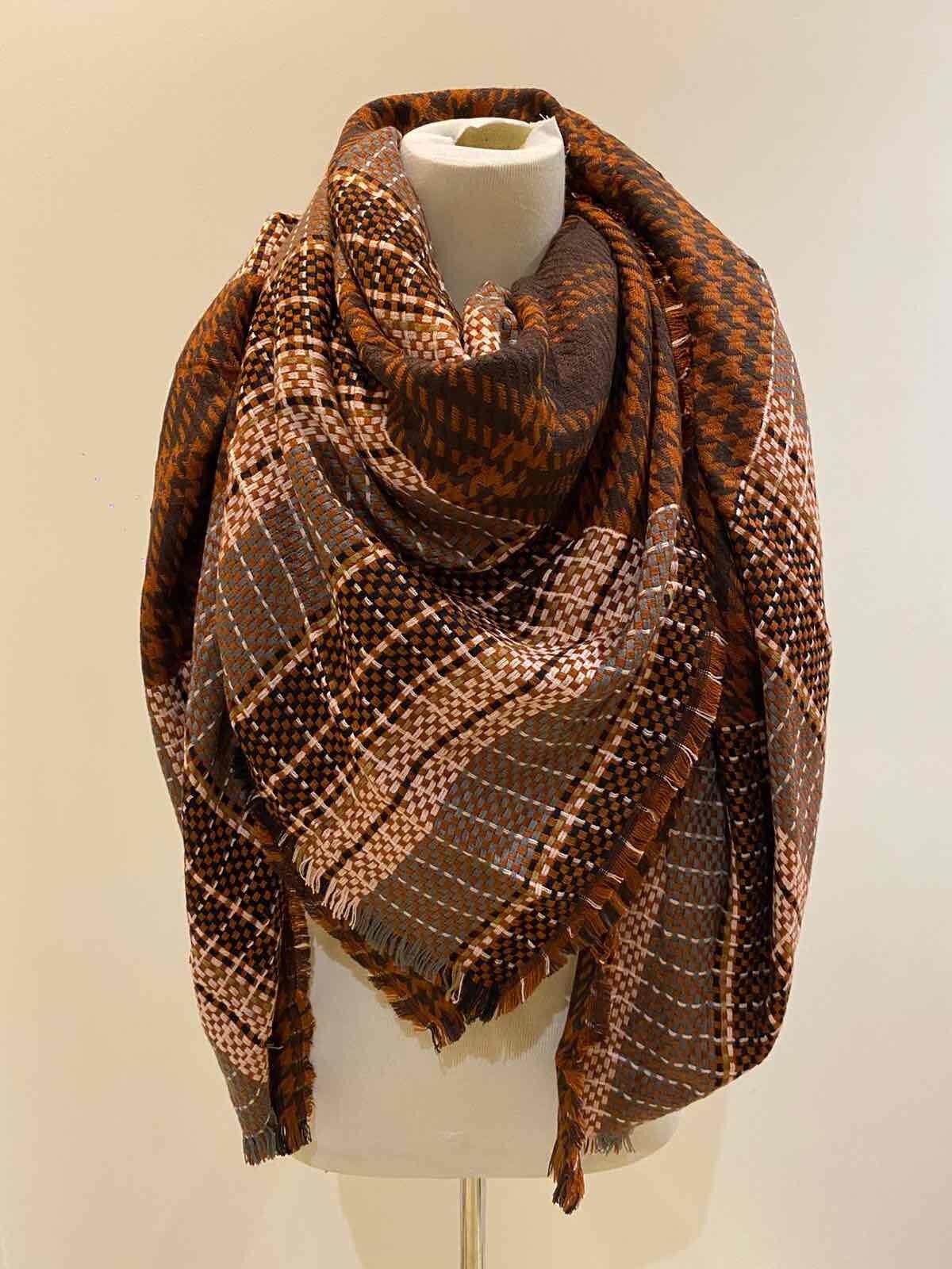 Calde sciarpe quadrate con motivi a quadri - marroni